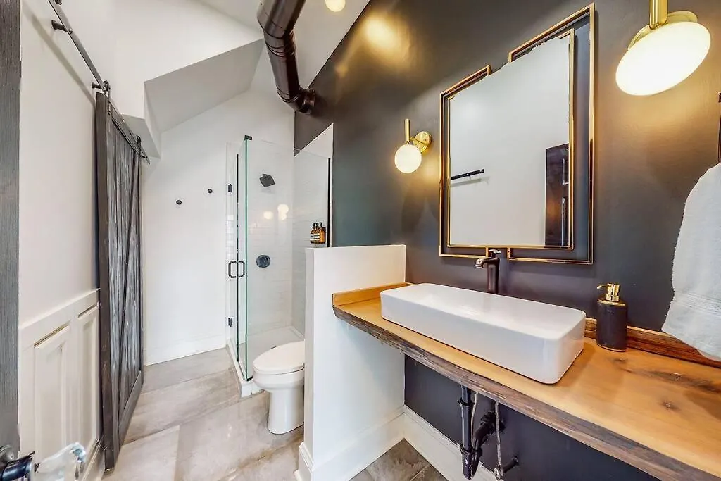 Luxury 8 Bed/4 Ba Nulu Home Private Yard/Parking Louisville-Jefferson County Hébergement de vacances