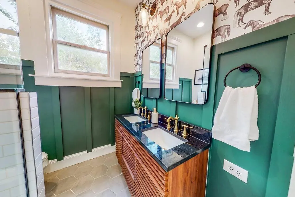 Hébergement de vacances Luxury 8 Bed/4 Ba Nulu Home Private Yard/Parking Louisville-Jefferson County